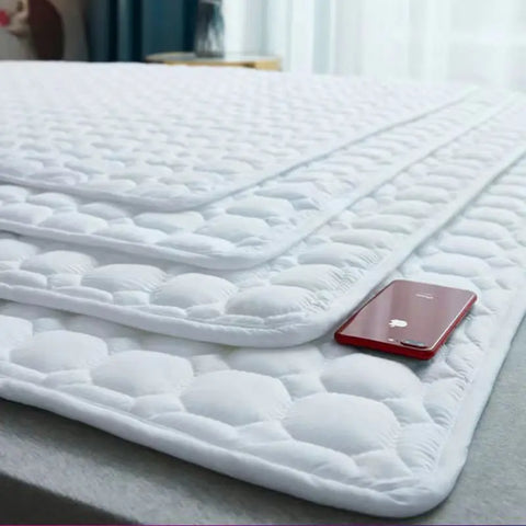 Comfortable Non-slip Cotton Mattress Pad for Dorm or Hotel Bed