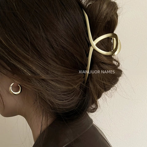Elegant Metal Hair Clip – Versatile Hair Accessory for Any Style