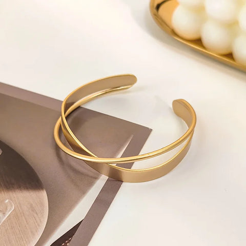 Adjustable Gold Plated Stainless Steel Mobius Bracelet for Women - Luxury Jewelry Design