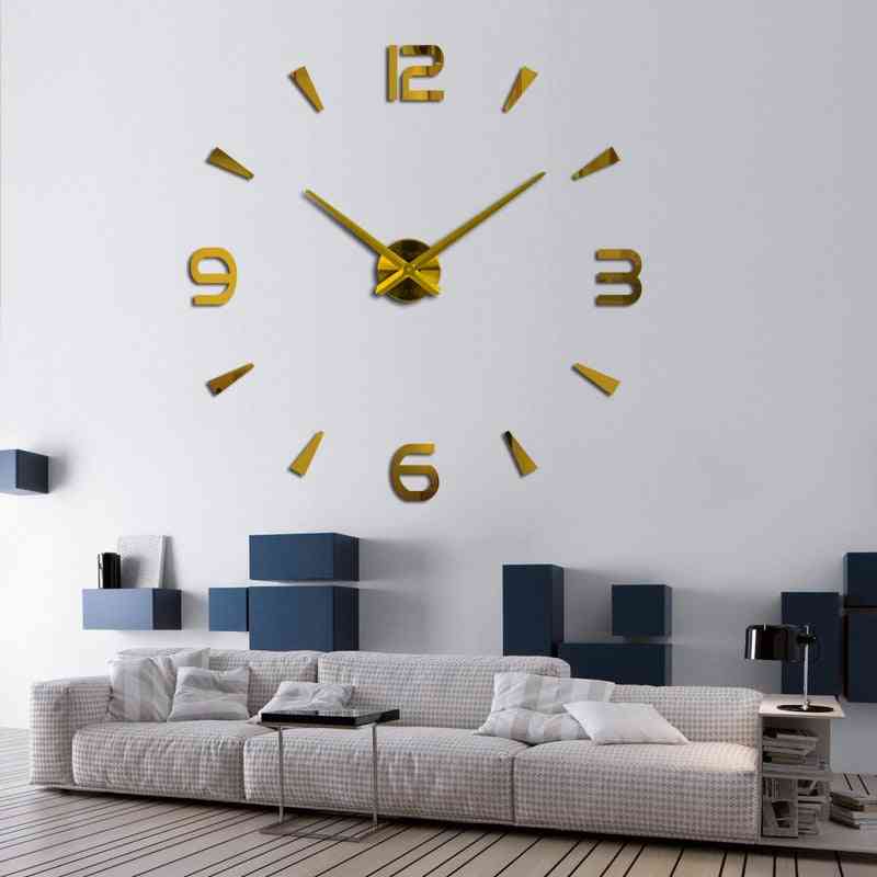 Nástěnné hodiny s moderním designem z křemenných hodinek
