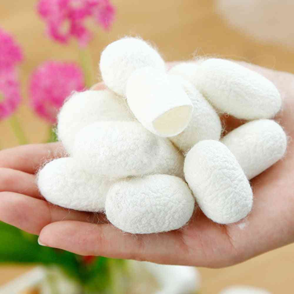 Cocons de boule de soie naturelle biologique pour le nettoyage du visage - la peau blanchit et exfoliante pour le visage purifie et masse