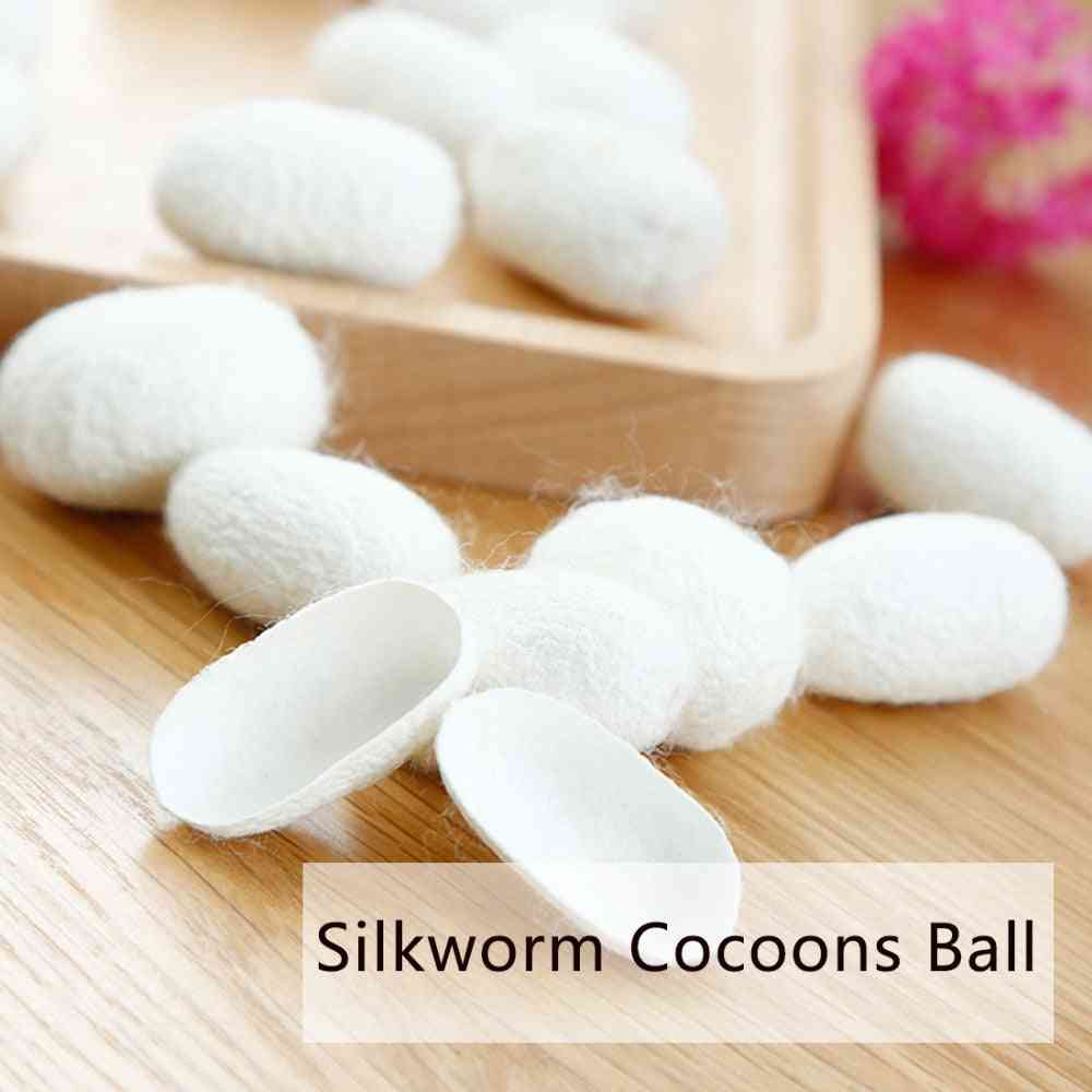Cocons de boule de soie naturelle biologique pour le nettoyage du visage - la peau blanchit et exfoliante pour le visage purifie et masse