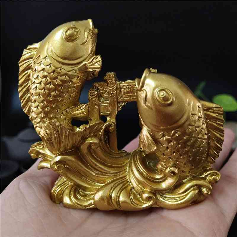 Złota chińska figurka ryby feng shui ręcznie rzeźbiona - złota