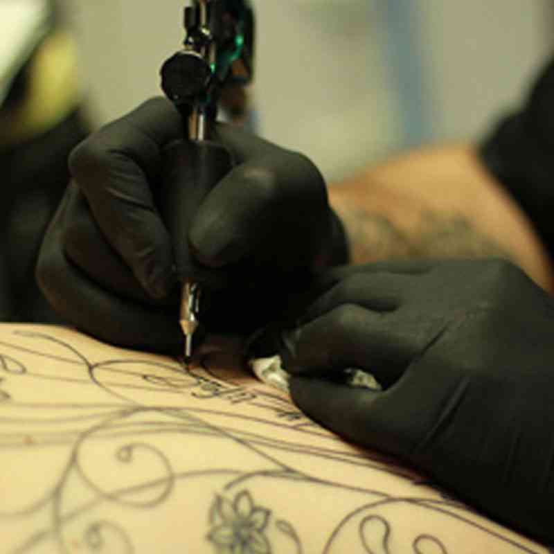 Zwarte nitril wegwerphandschoenen poedervrij ambidexter voor huishoudelijke reiniging industrieel gebruik tattoo latex handschoenen
