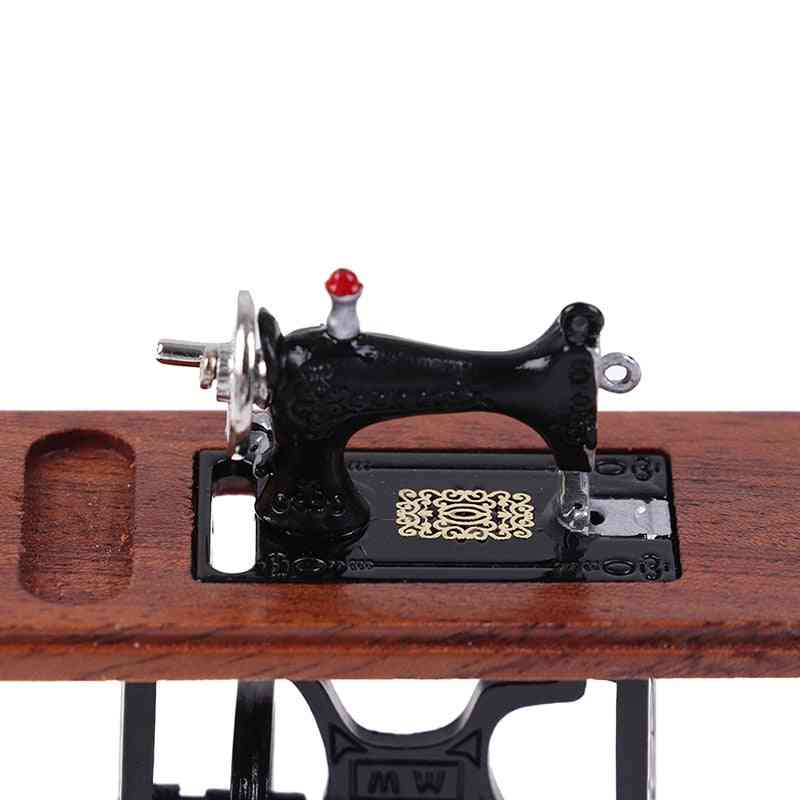 Kids Dollhouse Decor- Miniature Furniture Wooden Sewing Machine With Thread Scissors Accessories For Dolls House For