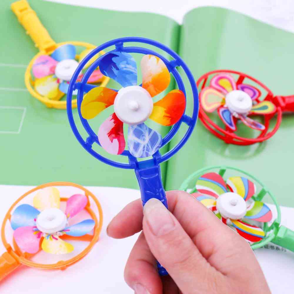 Vjetrenjača u plastičnoj boji mala igračka nagrada djetinjstvo uspomene igrački rekviziti