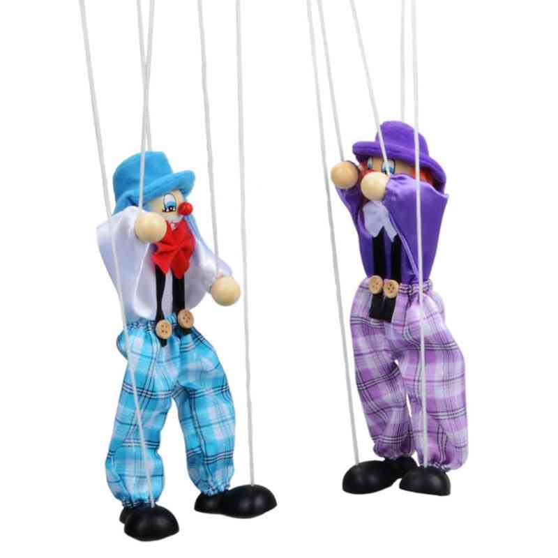 Morsom fargerik trekkstrengdukkeklovn tre marionett - håndverk klassisk leketøy