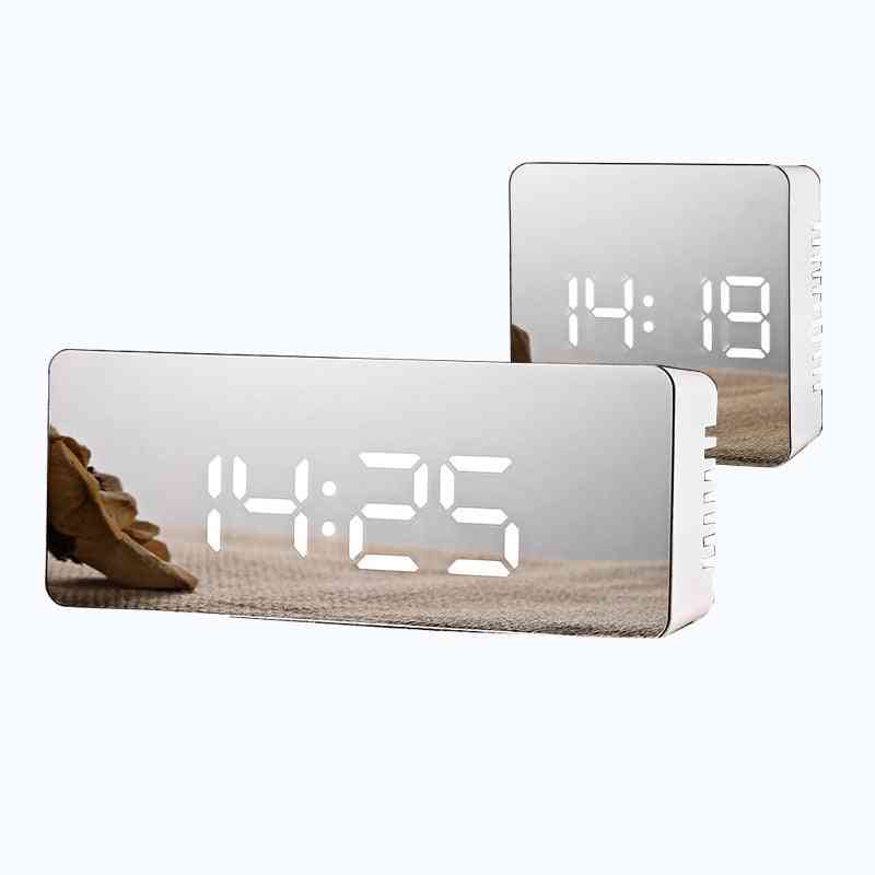Oglindă precum ledul digital cu ceas cu alarmă - ora electronică și afișajul temperaturii