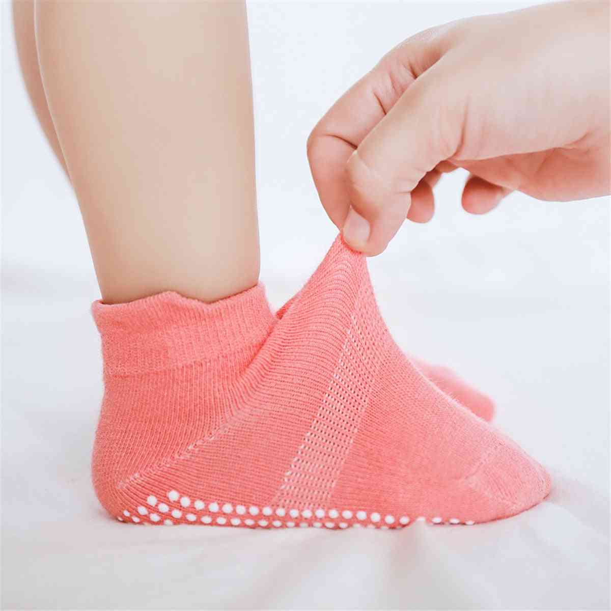 Bavlněné dětské podlahové ponožky - neklouzavý člun nízkého střihu s gumovými úchyty