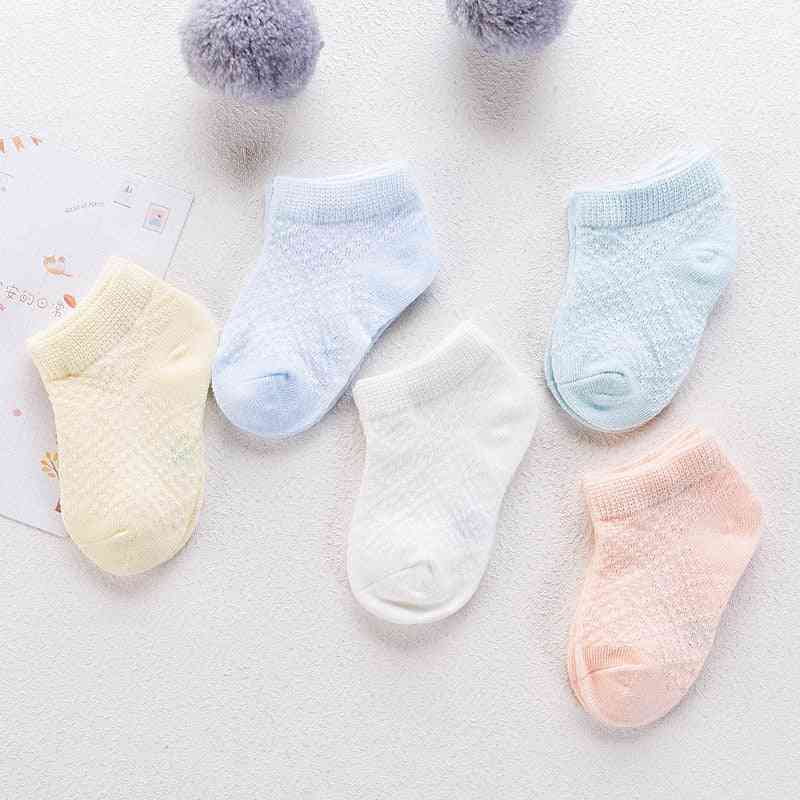 Cómodos calcetines suaves de algodón de malla transpirable