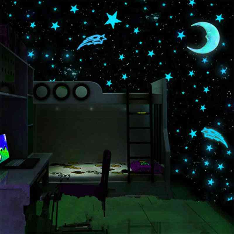Naljepnice zviježđa svijetle u mračnoj igrački, fluorescentna slika