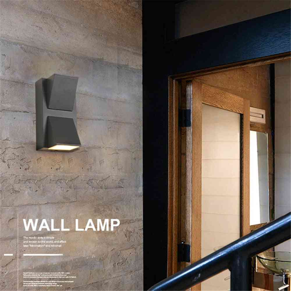 Moderní jednoduchá kreativní vodotěsná nástěnná lampa