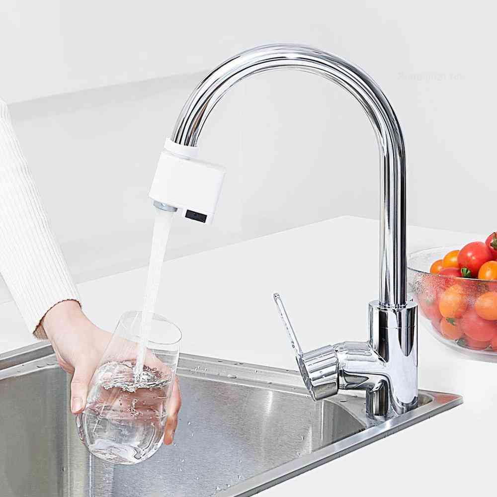 Vannbesparende automatisk sense infrarød induksjon smart kran vann energibesparende enhet kjøkken bad munnstykke (hvit) -