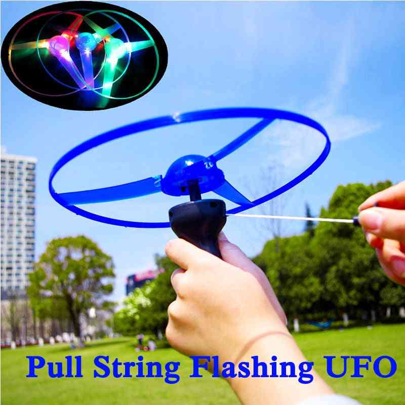 Strălucire în aer liber în întuneric jucării intermitente, amuzant șir de tracțiune lumina UFO