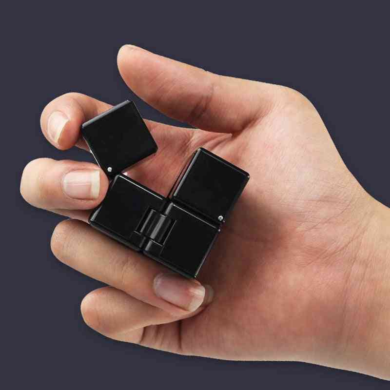 Cube oyuncak muovinen antistressilasten lasten dekompressiomelun vähentämistä aiheuttava stressipelilelu