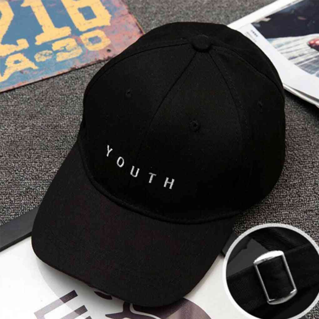 Podesiva sportska kapa s izvezenim pismom za mlade