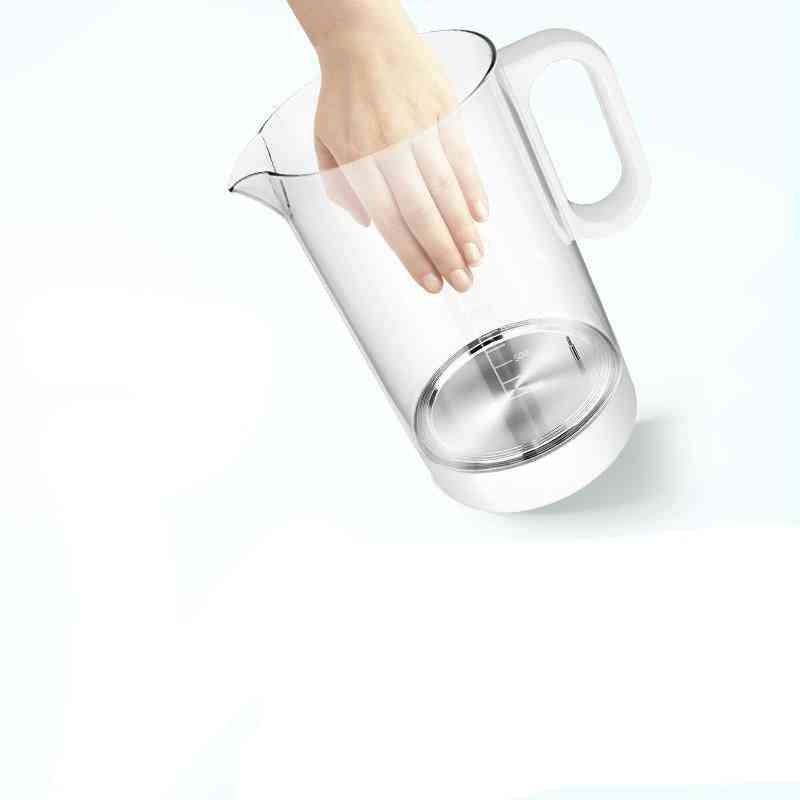 Wasserkocher, Babymilch Artefakt gebrühtes Milchpulver volles Glas