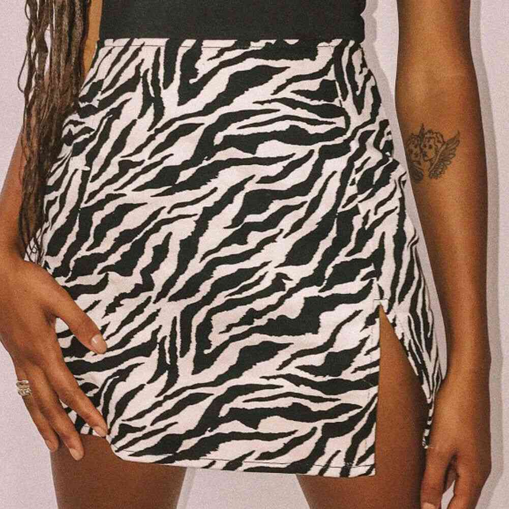 Neformálna mini sukňa s vysokým pásom a leopardím / zebrovým vzorom