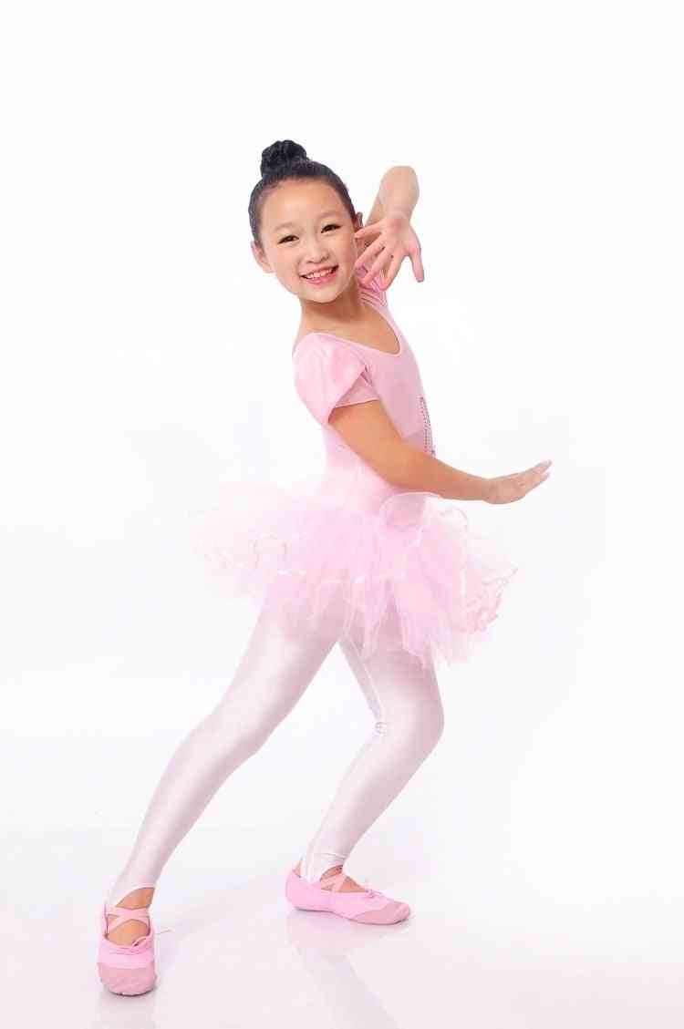 Dětská dívka, kostýmy baletních kostýmů, taneční kostýmy na pódium