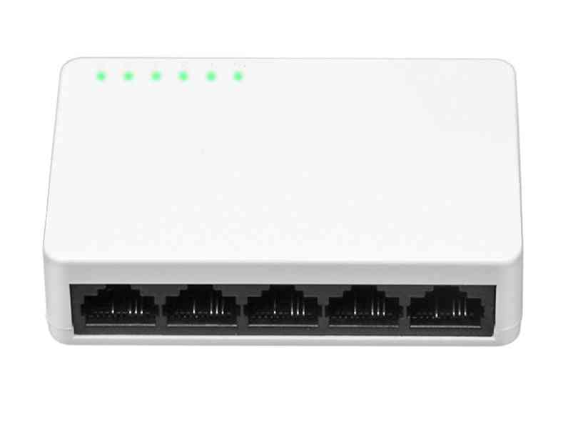 5-porttinen 10 / 100mbps nopea Ethernet-verkon kytkin LAN-keskitin