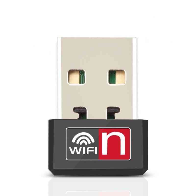 USB -wifi -antennikortti ja ethernet -sovitin tietokoneen työpöydälle