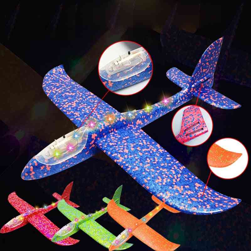 Jouet modèle d'avion pivotant en mousse à la main et machine lumineuse avec lumière