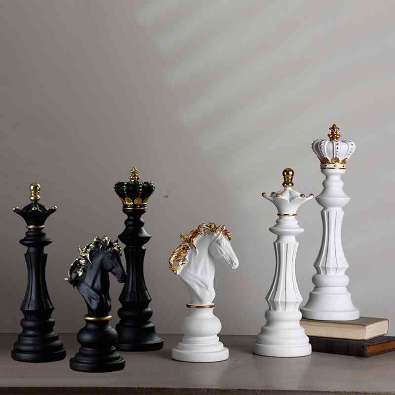 Gyanta sakkfigurák, társasjátékok, belső sakkozók lakberendezésre