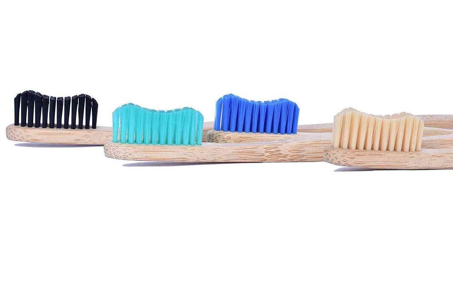 Cepillo de dientes de bambú y estuche de viaje