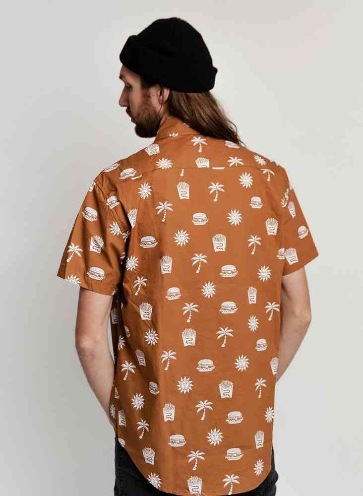 Cheeseburgers, patat, palmboom en zonovergoten shirt