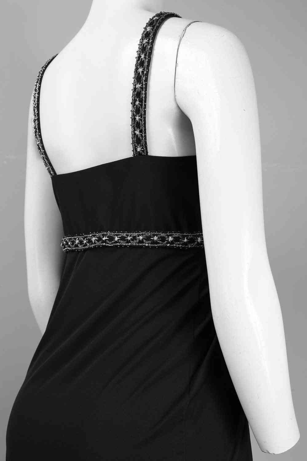 Elegantna prednja haljina s dresom s križnim remenom