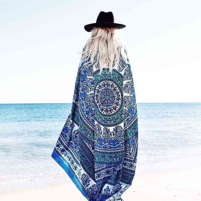 Peacock mandala beach aruncă tapiserie