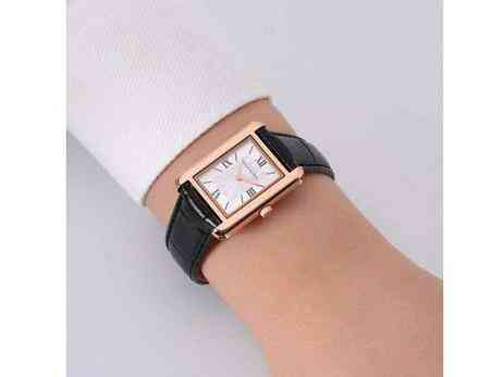 Cadran classique en or rose avec bracelet en cuir - montre-bracelet