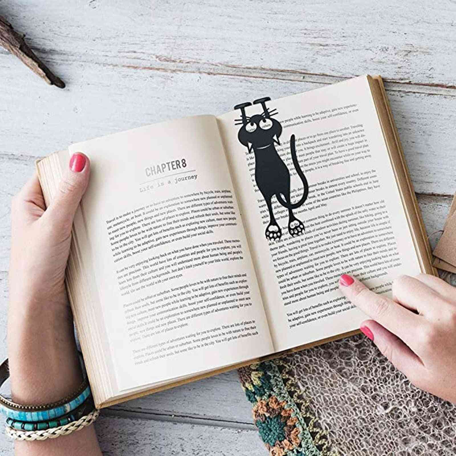 Kreslená kočka tvar dekorace knihy značky