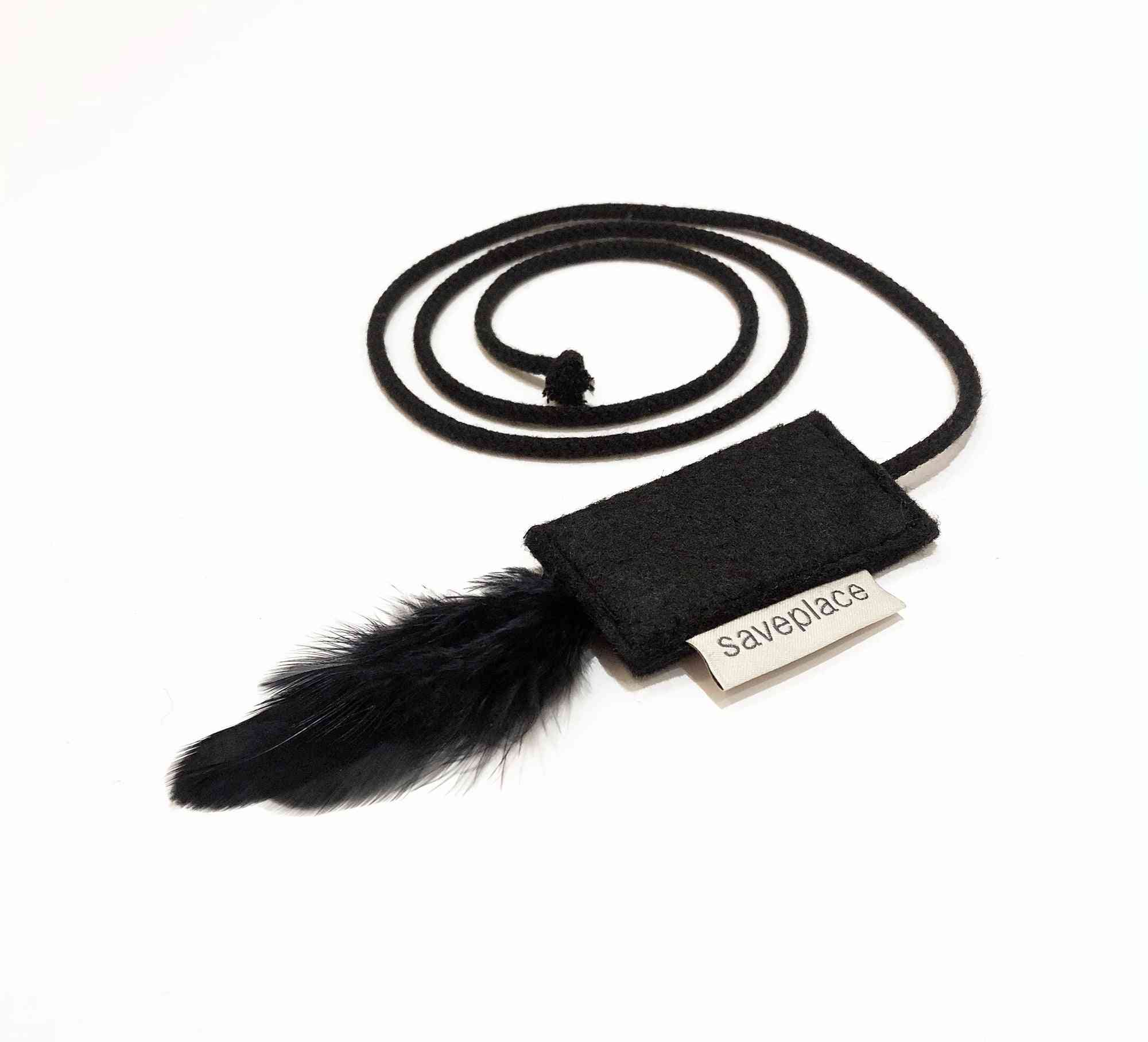 Cat Woolen Toy With Black Feathers - Night