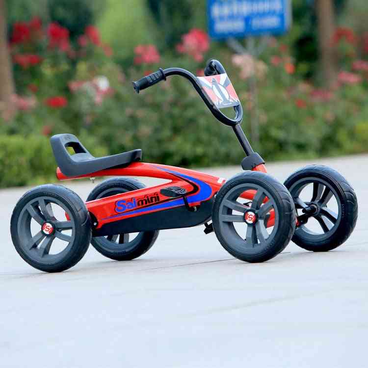 Go kart a pedali a 4 ruote per bambini che cavalcano su un giocattolo