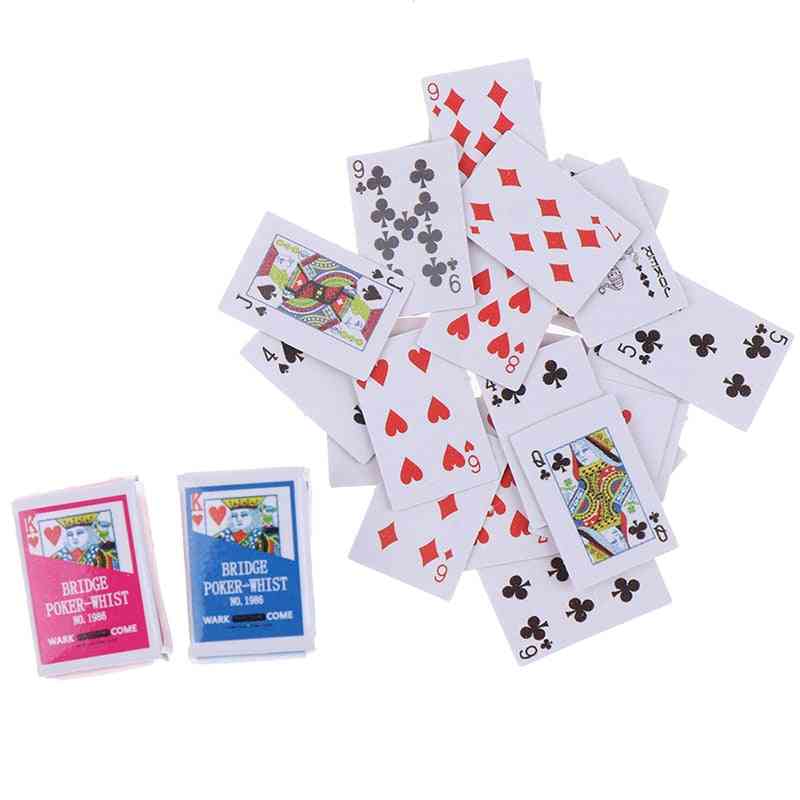 Miniatúrna pokerová hracia karta pre bábiky