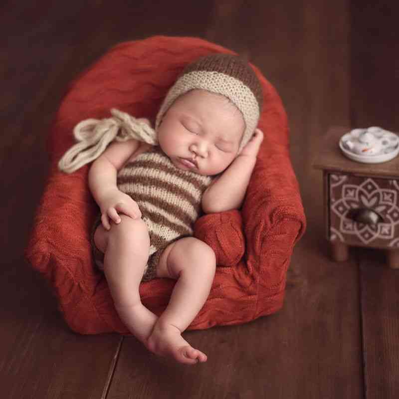 Mini sohva nojatuoli ja tyynyt - poseeraa valokuvaus rekvisiitta vastasyntyneelle vauvalle