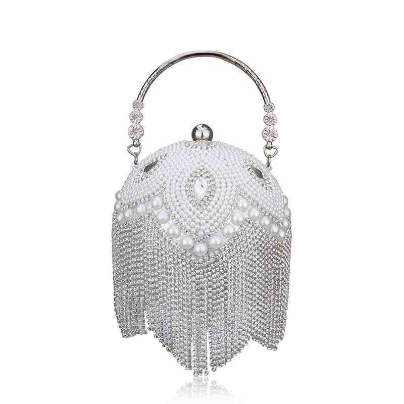 Kulatý tvar míče- střapec z perleťových korálků, kabelky přes rameno upřednostňované