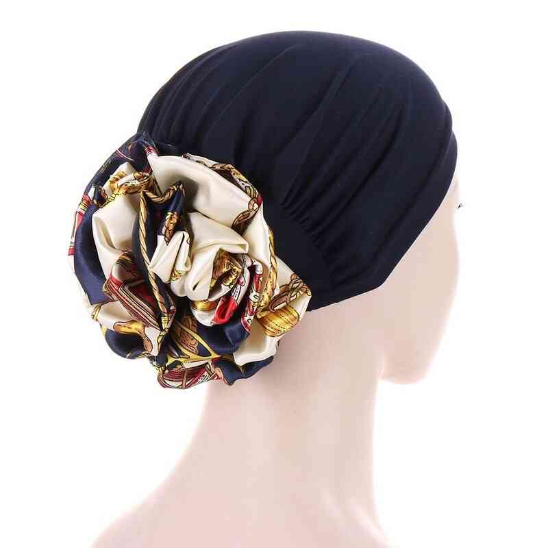 Stretchy satin blomster turban motorhjelm muslim under hijab kasketter