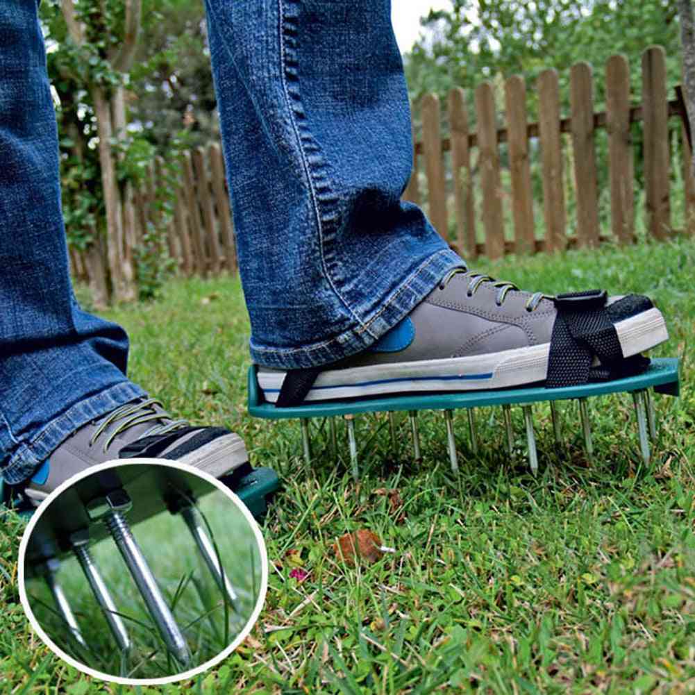 Græspiggede havearbejde gå revitaliserende plænelufter sandaler