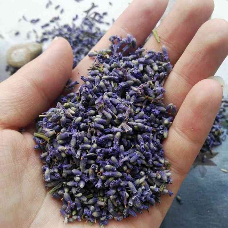 Luonnollisia kuivattuja kukkia laventelisilmukukkapussi